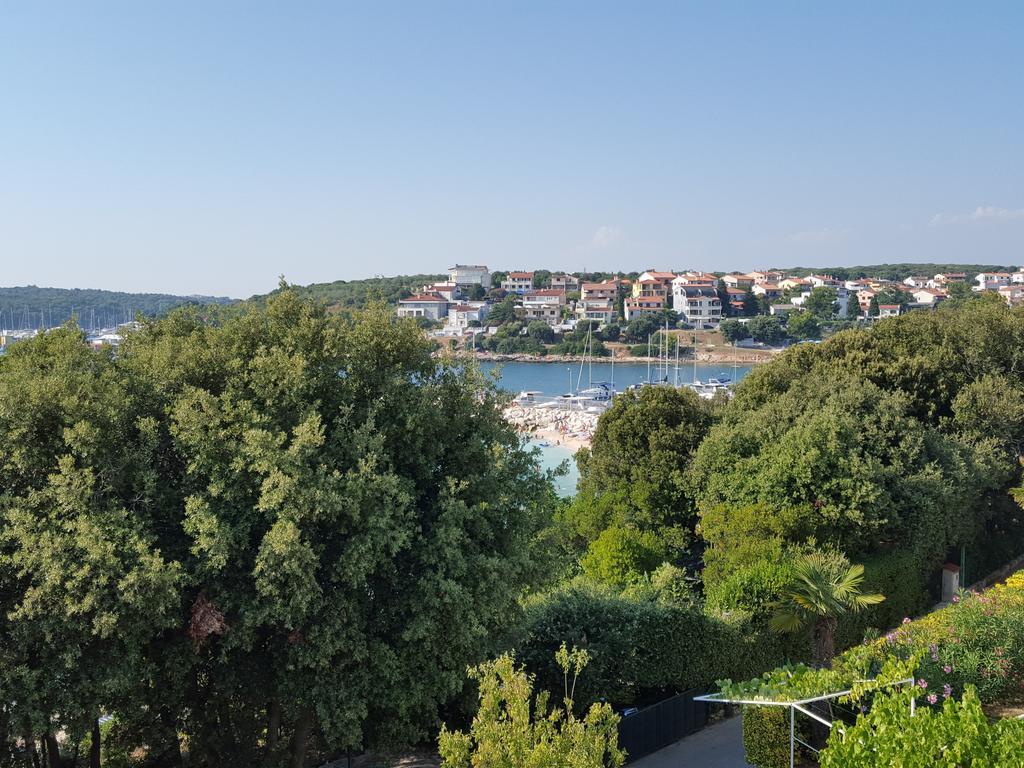 Apartments Seafront Villa Pula Exterior foto