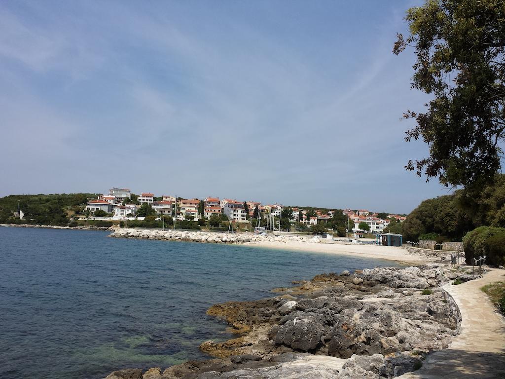 Apartments Seafront Villa Pula Exterior foto